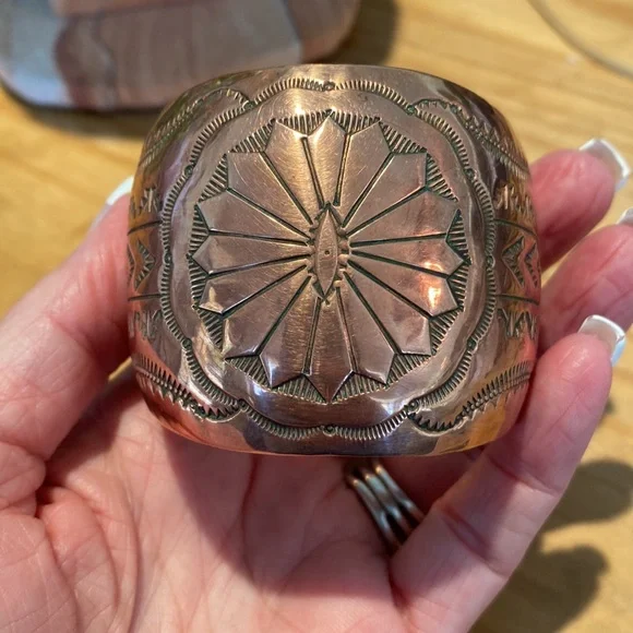 VINTAGE ‼️ NAVAJO SIGNED LARGE COPPER CUFF‼️ - Picture 11 of 13